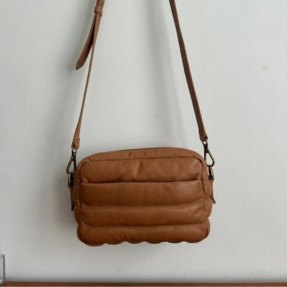 Madewell The Transport Leather Camera Bag, Puff Edition - Picture 3 of 11